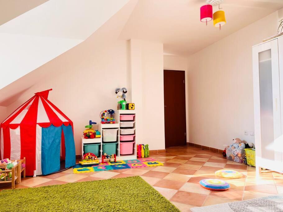 Apartman Se Zahradou 20 Minut Do Centra Prahy Orech Exterior photo