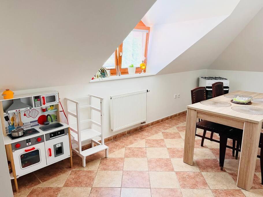 Apartman Se Zahradou 20 Minut Do Centra Prahy Orech Exterior photo