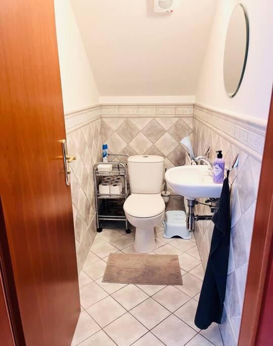 Apartman Se Zahradou 20 Minut Do Centra Prahy Orech Exterior photo